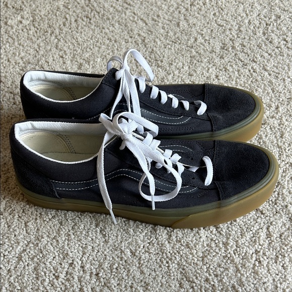 Vans Men's dark grey Sneakers with Gum Sole - mens size 11 (never worn) - Picture 1 of 10